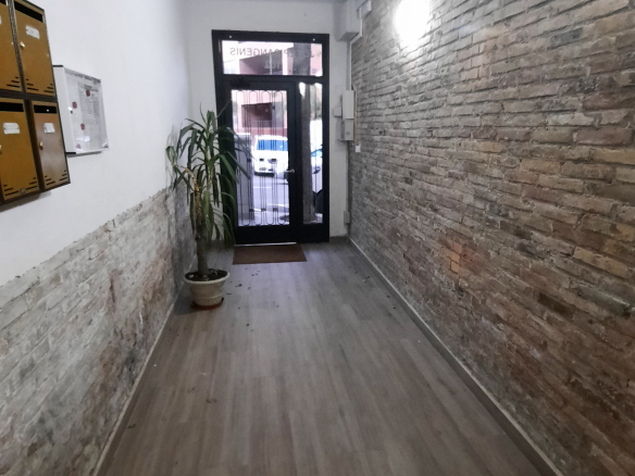 Piso interior tranquilo con balcón y 2 habitaciones en calle ancha de La Teixonera/Carmel