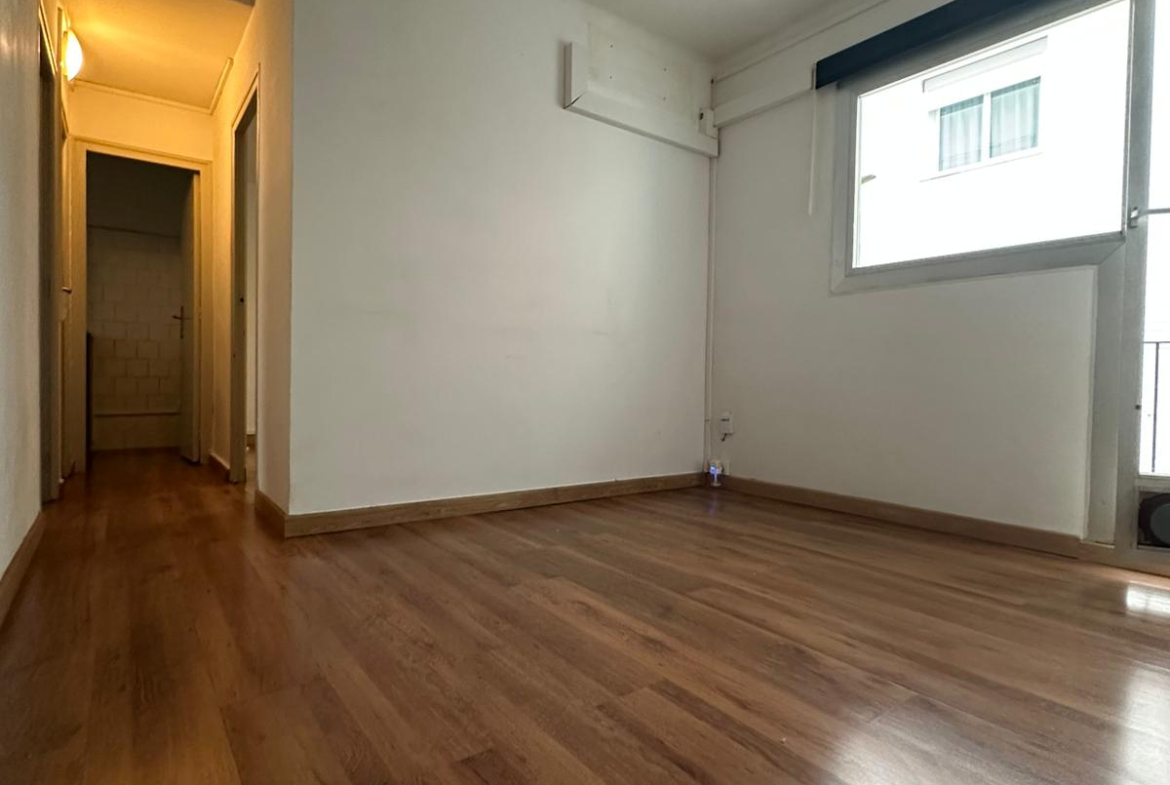 Piso interior tranquilo con balcón y 2 habitaciones en calle ancha de La Teixonera/Carmel