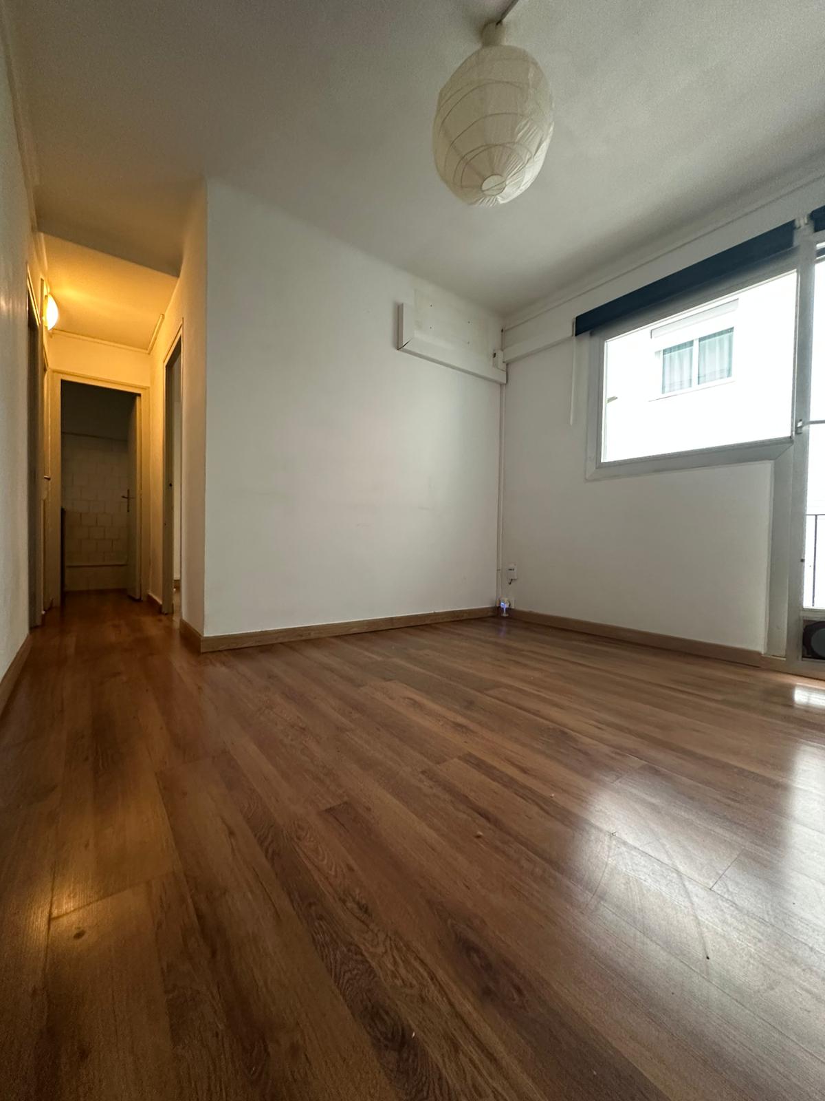 Piso interior tranquilo con balcón y 2 habitaciones en calle ancha de La Teixonera/Carmel